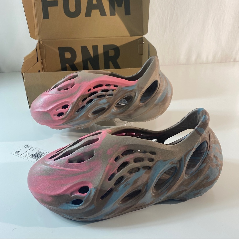 Yeezy Foam RNR MX Sand Size 9 NEW In Box